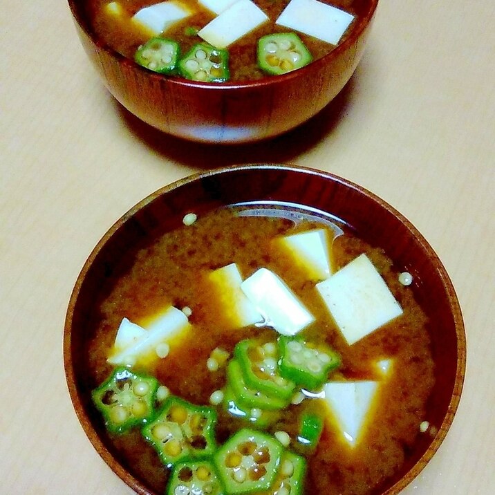 オクラと豆腐の味噌汁